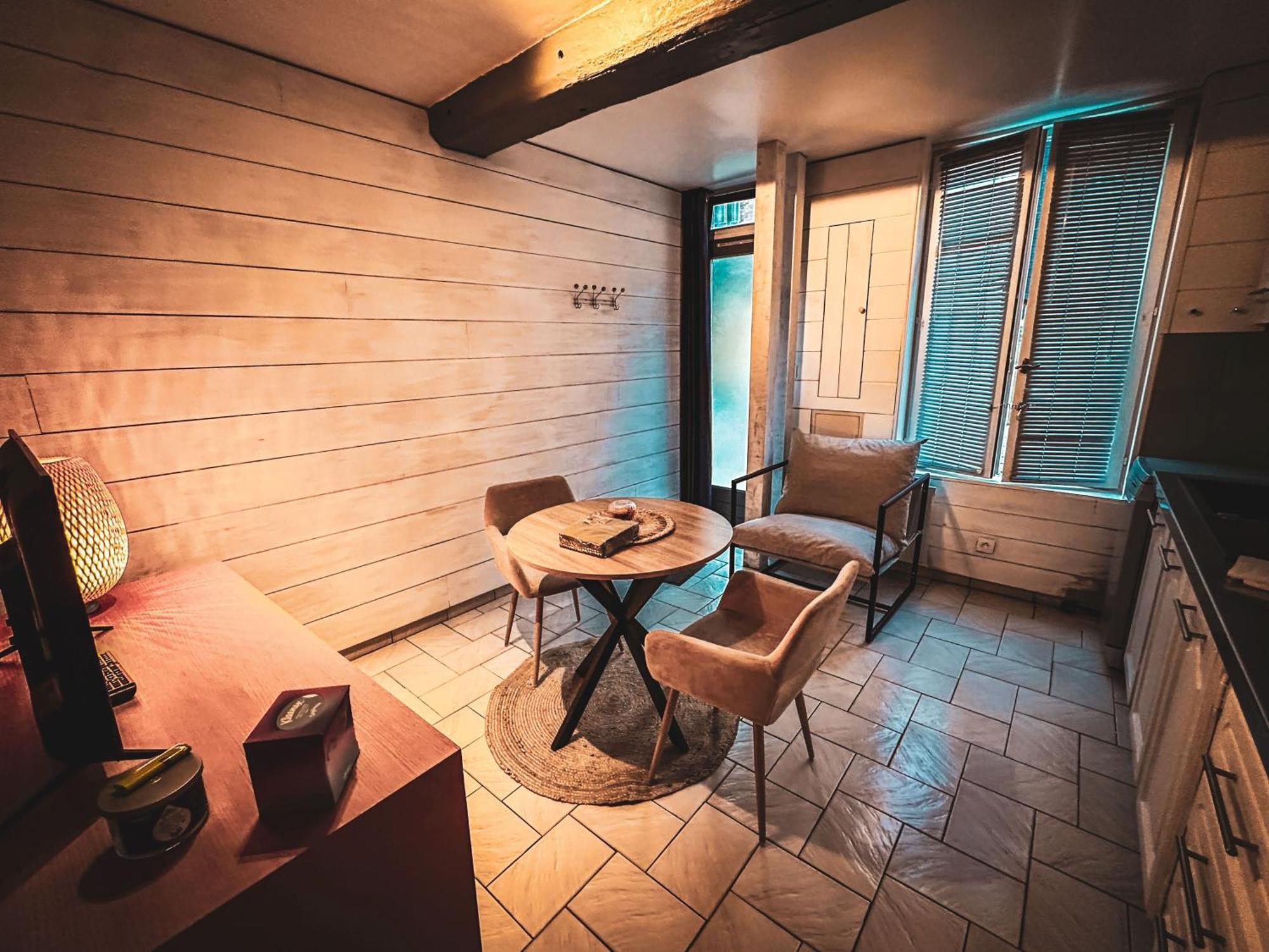 Le 105, Honfleur Bed and Breakfast Exteriör bild