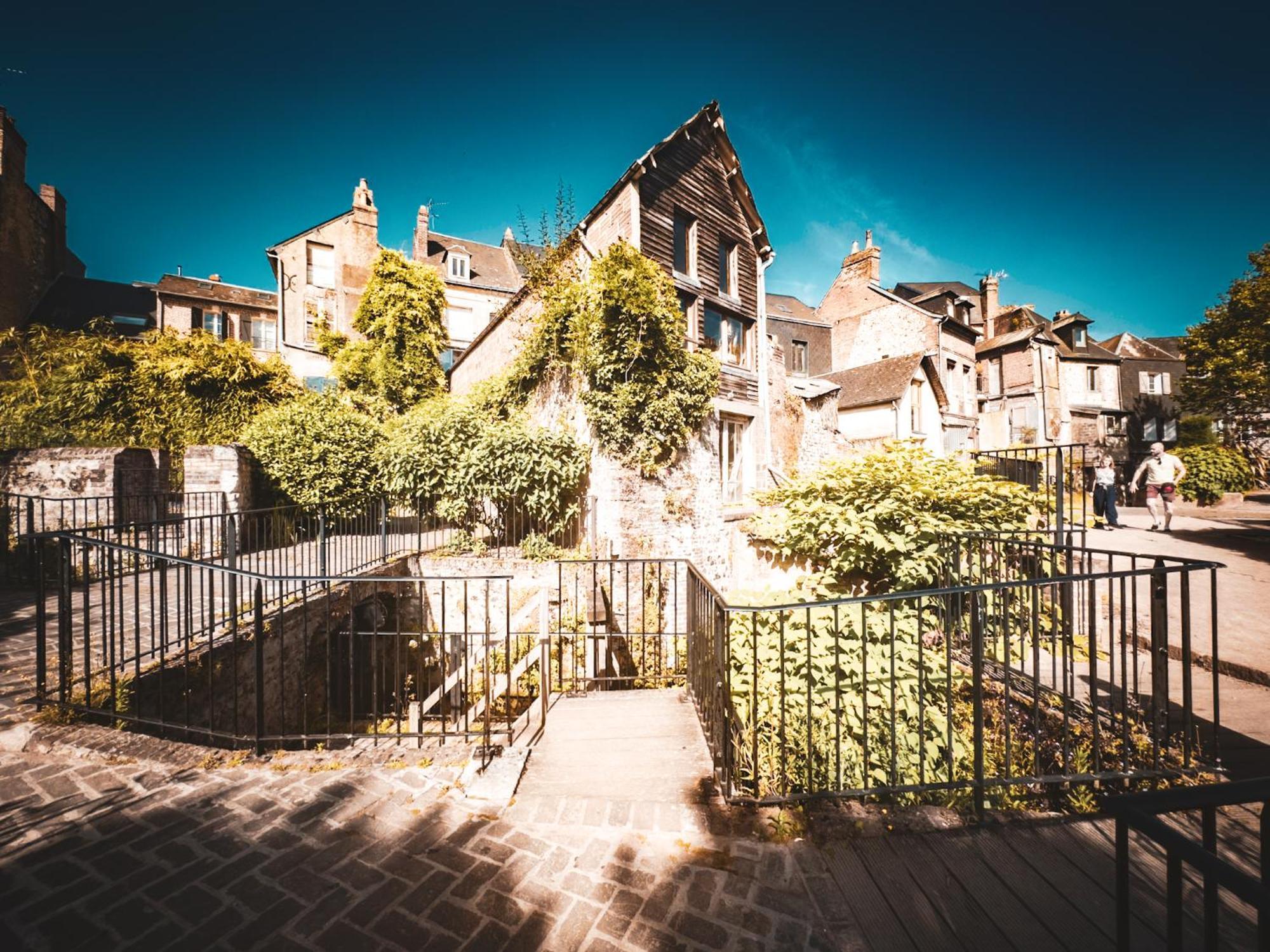 Le 105, Honfleur Bed and Breakfast Exteriör bild